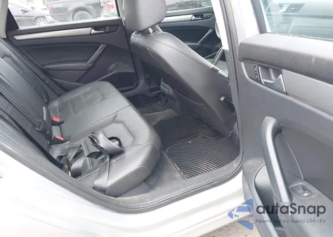 2015 Volkswagen Passat 1.8T Wolfsburg Edition z USA, uszkodzony, nr VIN 1VWAT7A36FC060267